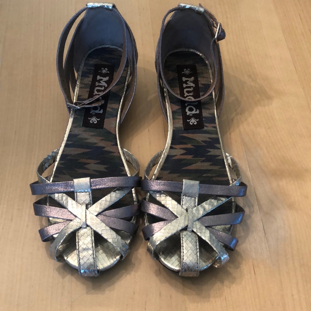 Mudd Ankle strap gold & copper metallic flats
